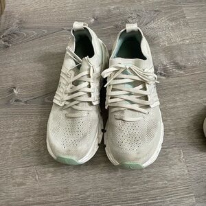 On Cloud Athletic Shoes in Cream and Mint
